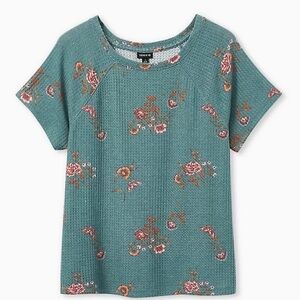 TORRID CREW TEE - WAFFLE-KNIT FLORAL PINE GREEN
